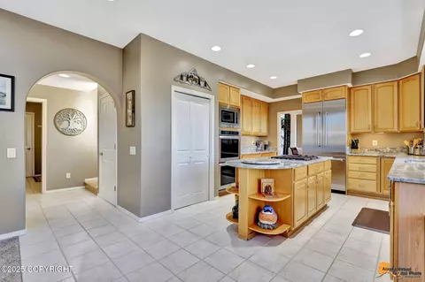 Kitchen - 17023 Yellowstone Dr, Eagle River, AK 99577 photo 5 of 9