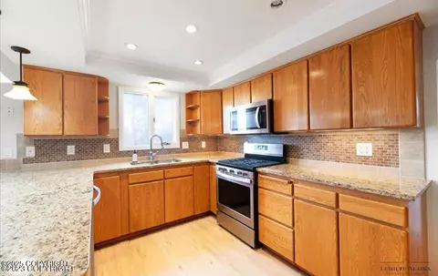 Kitchen - 19440 Timberline Dr, Eagle River, AK 99577 photo 1 of 4