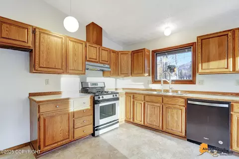 Kitchen - 17337 Teklanika Dr, Eagle River, AK 99577 photo 2 of 4