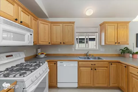 19635 Highland Ridge Dr, Eagle River, AK 99577 photo 9