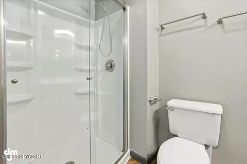 Bath - 10535 Crest View Ln, Eagle River, AK 99577 photo 2 of 5