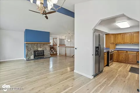 Living - 10535 Crest View Ln, Eagle River, AK 99577 photo 3 of 6