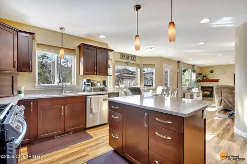 Kitchen - 13048 Ezi View Cir, Eagle River, AK 99577 photo 4 of 8
