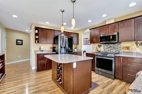 Kitchen - 13048 Ezi View Cir, Eagle River, AK 99577 photo 3 of 8
