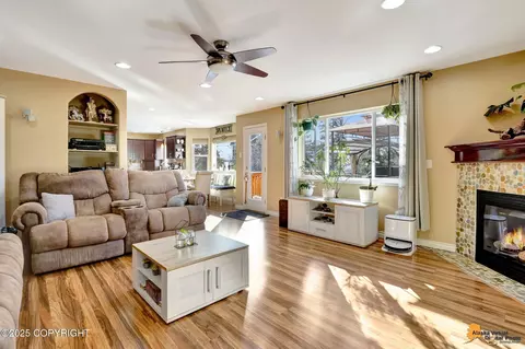 Living - 13048 Ezi View Cir, Eagle River, AK 99577 photo 3 of 5