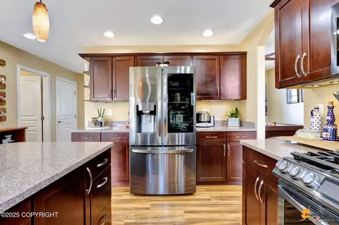 Kitchen - 13048 Ezi View Cir, Eagle River, AK 99577 photo 7 of 8