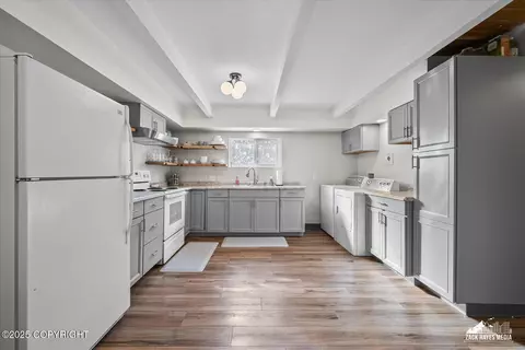 Kitchen - 16820 Easy St, Eagle River, AK 99577 photo 7 of 10