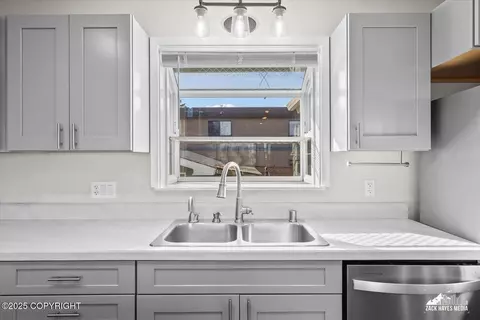 Kitchen - 16820 Easy St, Eagle River, AK 99577 photo 5 of 10