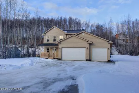 8421 E Mountain Top Dr, Palmer, AK 99645