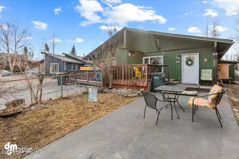 320 Dannilyn Cir, Anchorage, AK 99504