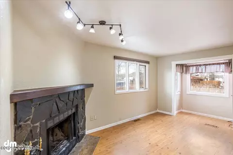 Living - 9110 Ticia Cir, Anchorage, AK 99502 photo 2 of 4