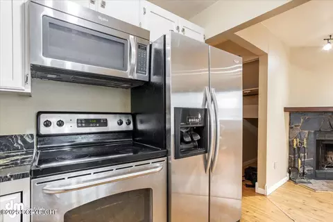 Kitchen - 9110 Ticia Cir, Anchorage, AK 99502 photo 3 of 4