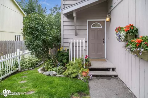 9110 Ticia Cir, Anchorage, AK 99502