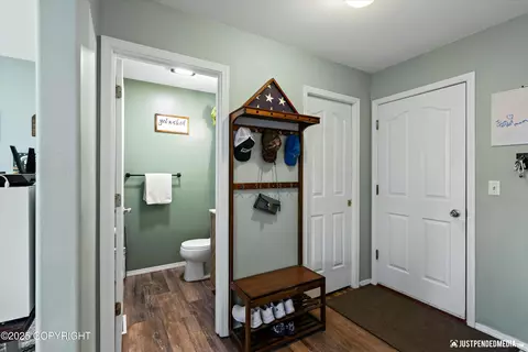Entry Way - 13720 Vasili Dr, Eagle River, AK 99577 photo 2 of 6