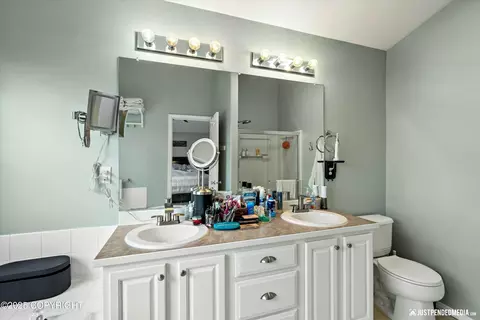Bath - 13720 Vasili Dr, Eagle River, AK 99577 photo 2 of 6
