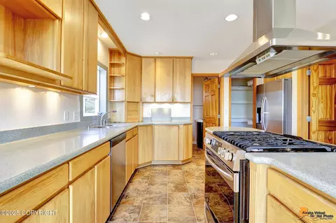Kitchen - 3101 E 112th Ave, Anchorage, AK 99516 photo 4 of 8