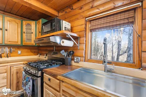 Kitchen - 21392 Barbara Falls Dr, Eagle River, AK 99577 photo 2 of 5