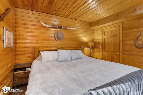 Bedroom - 21392 Barbara Falls Dr, Eagle River, AK 99577 photo 2 of 5