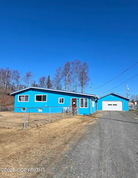 378 W Riverview Ave, Soldotna, AK 99669