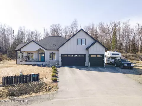 11802 E Pella Cir, Palmer, AK 99645