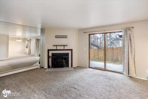 Living - 5622 E 40th Ave, Anchorage, AK 99504 photo 1 of 3