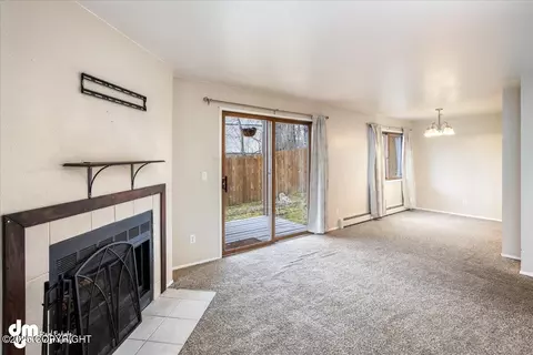 Living - 5622 E 40th Ave, Anchorage, AK 99504 photo 3 of 3