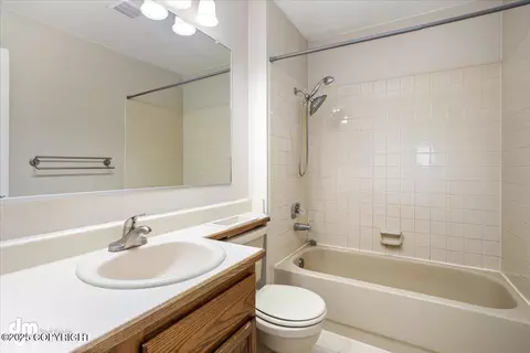 Bath - 5622 E 40th Ave, Anchorage, AK 99504 photo 2 of 2