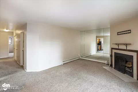 Living - 5622 E 40th Ave, Anchorage, AK 99504 photo 2 of 3