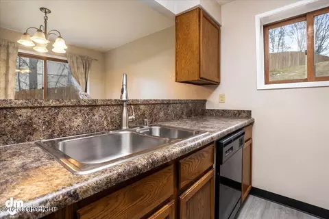 Kitchen - 5622 E 40th Ave, Anchorage, AK 99504 photo 5 of 5