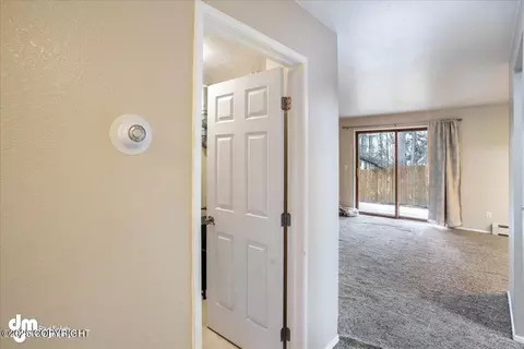 Entry Way - 5622 E 40th Ave, Anchorage, AK 99504 photo 2 of 3