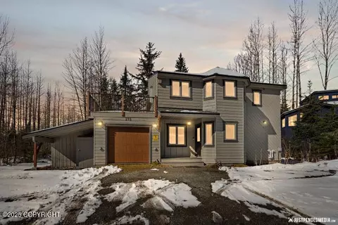 215 Mt Hood Dr, Girdwood, AK 99587