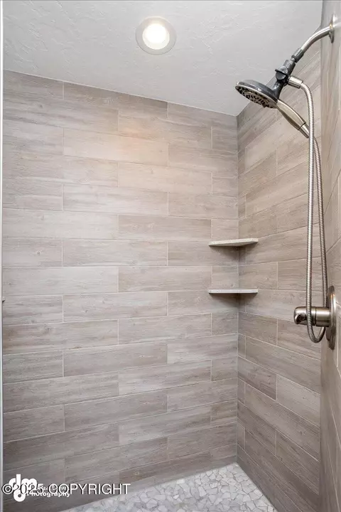 Bath - 5131 E Henhouse Loop, Wasilla, AK 99654 photo 13 of 20