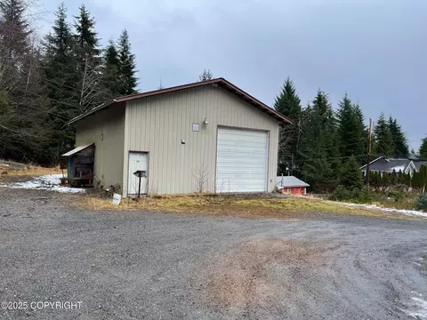 6067 Roosevelt Dr, Ketchikan, AK 99901