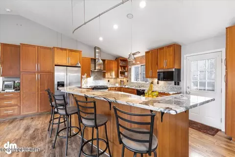 Kitchen - 10911 Adanak Cir, Eagle River, AK 99577 photo 4 of 8