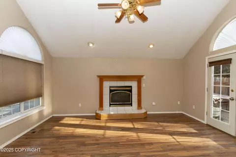 Living - 10127 Crest View Ln, Eagle River, AK 99577 photo 3 of 5