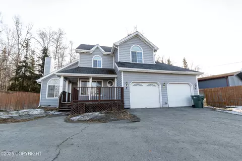10127 Crest View Ln, Eagle River, AK 99577