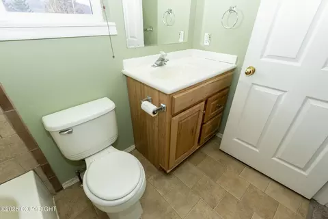 Bath - 10127 Crest View Ln, Eagle River, AK 99577 photo 4 of 9