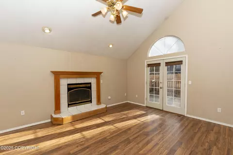 Living - 10127 Crest View Ln, Eagle River, AK 99577 photo 4 of 5