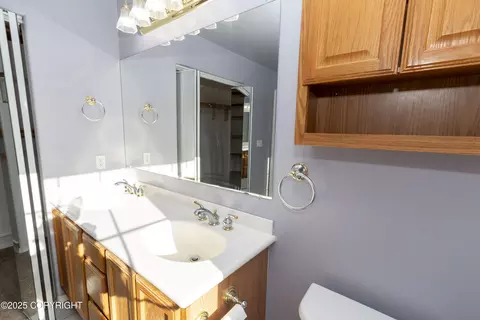 Bath - 10127 Crest View Ln, Eagle River, AK 99577 photo 2 of 9