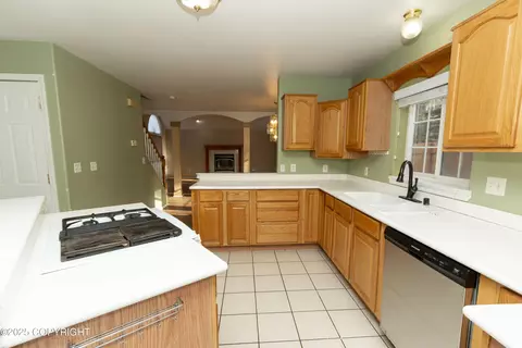 Kitchen - 10127 Crest View Ln, Eagle River, AK 99577 photo 4 of 4