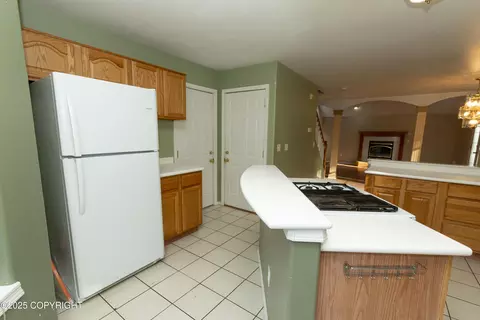 Kitchen - 10127 Crest View Ln, Eagle River, AK 99577 photo 3 of 4