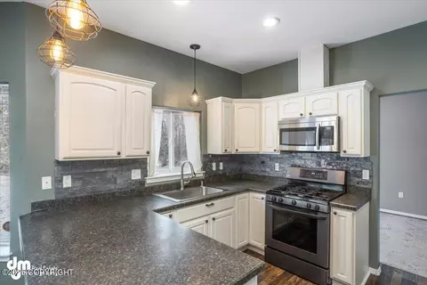 Kitchen - 4491 E Serendipity Loop, Wasilla, AK 99654 photo 6 of 8