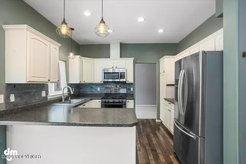 Kitchen - 4491 E Serendipity Loop, Wasilla, AK 99654 photo 7 of 8