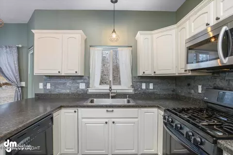Kitchen - 4491 E Serendipity Loop, Wasilla, AK 99654 photo 2 of 8