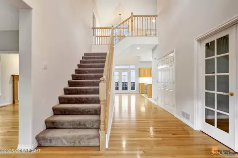 Entry Way - 9915 Middlerock Rd, Anchorage, AK 99507 photo 4 of 13