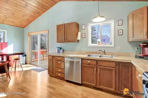 Kitchen - 9501 Noak Cir, Eagle River, AK 99577 photo 4 of 5