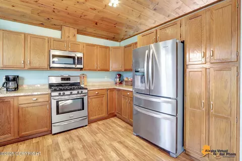 Kitchen - 9501 Noak Cir, Eagle River, AK 99577 photo 3 of 5