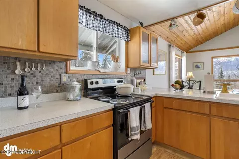 Kitchen - 3669 Pullen Cir, Eagle River, AK 99577 photo 3 of 10