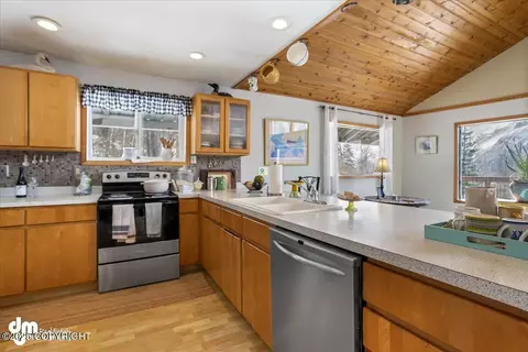 Kitchen - 3669 Pullen Cir, Eagle River, AK 99577 photo 2 of 10