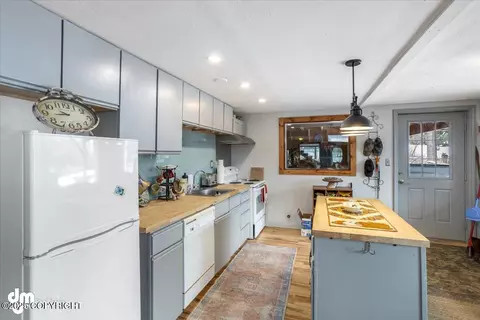 Kitchen - 3669 Pullen Cir, Eagle River, AK 99577 photo 7 of 10